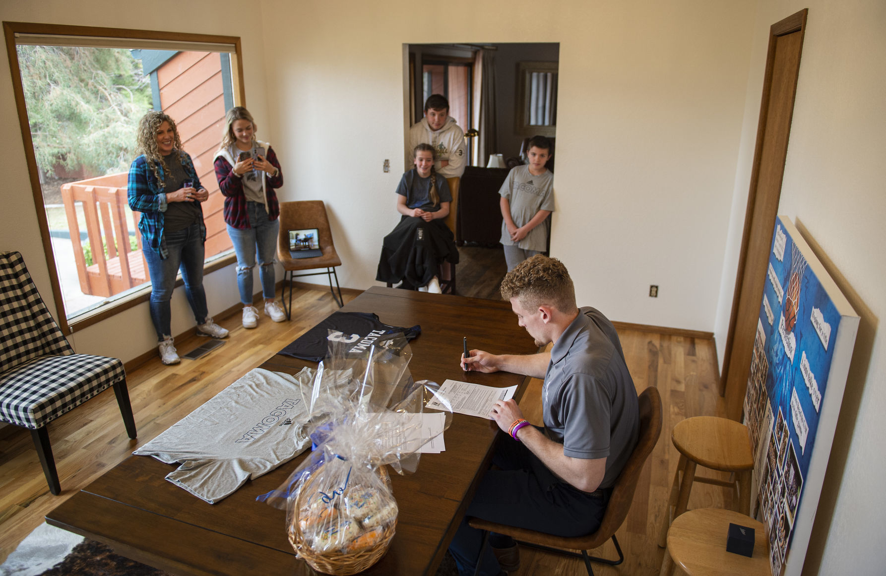 Tyler Munsee signs with Tacoma Community College